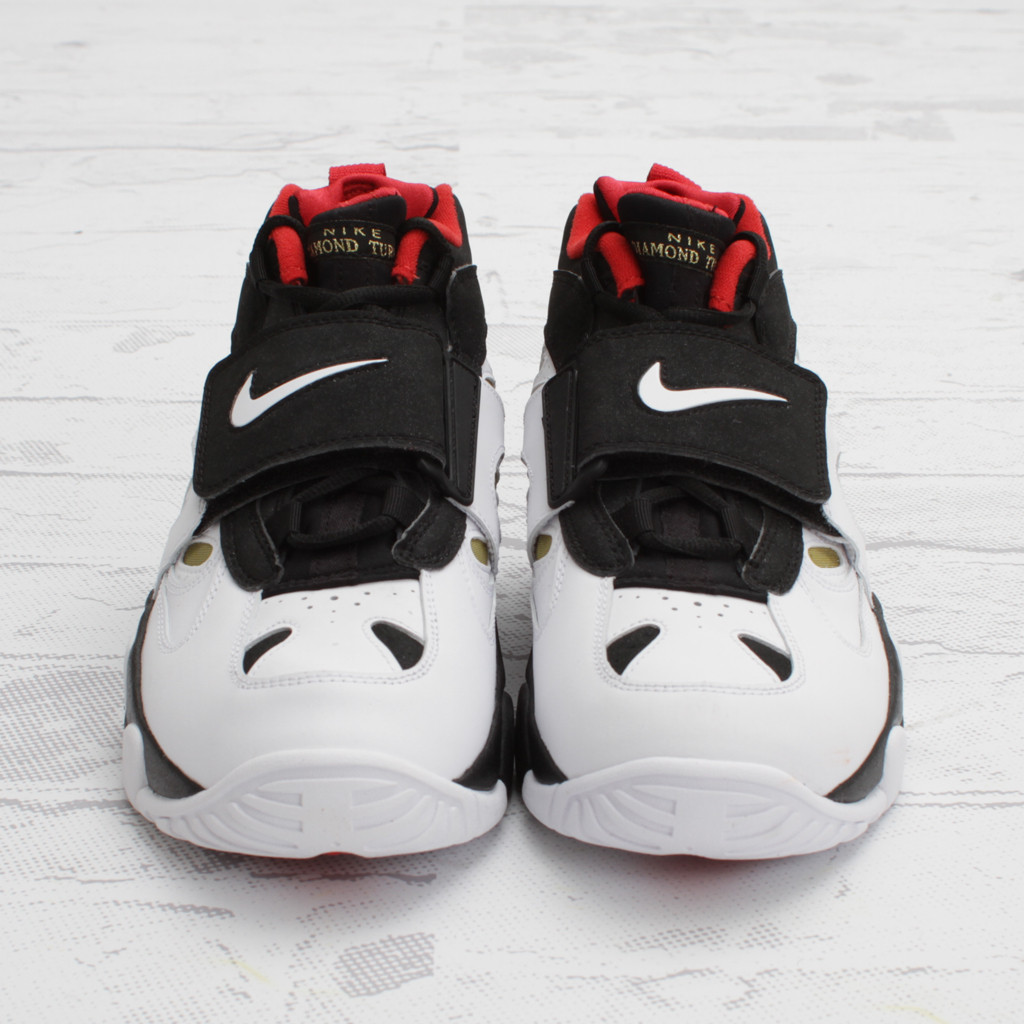Nike Air Diamond Turf Ii Black White Metallic Gold 2