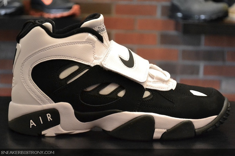 Nike Air Diamond Turf Ii White Black Available 01