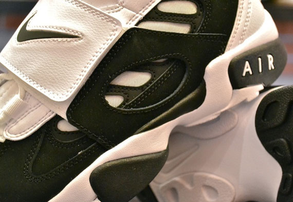 Nike Air Diamond Turf II – White – Black | Available