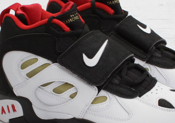 Nike Air Diamond Turf II - Black - White - Metallic Gold | New Images