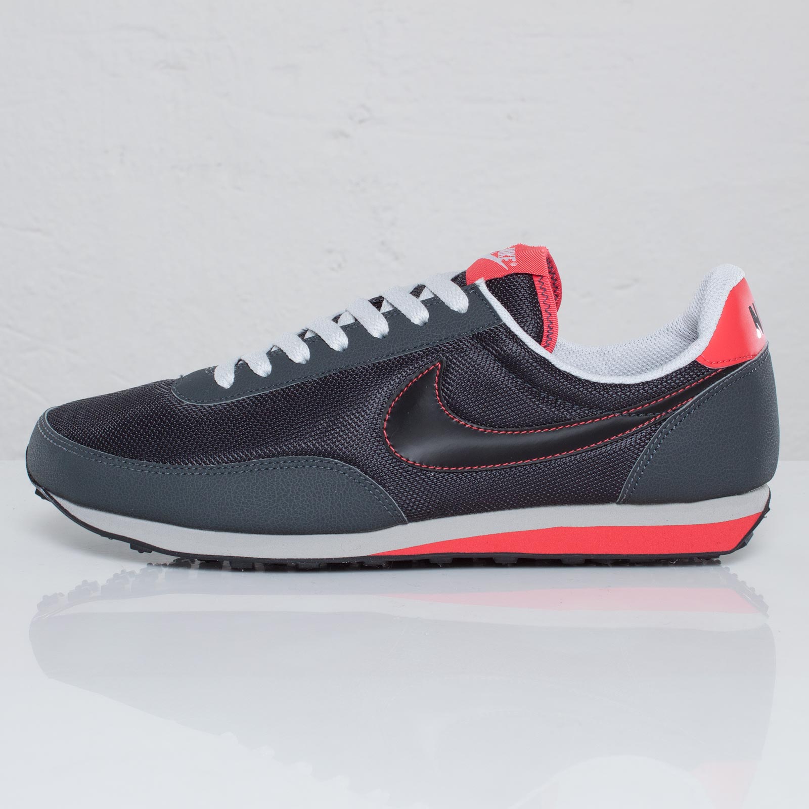 Nike Elite Anthracite Black Neutral Grey Action Red 1