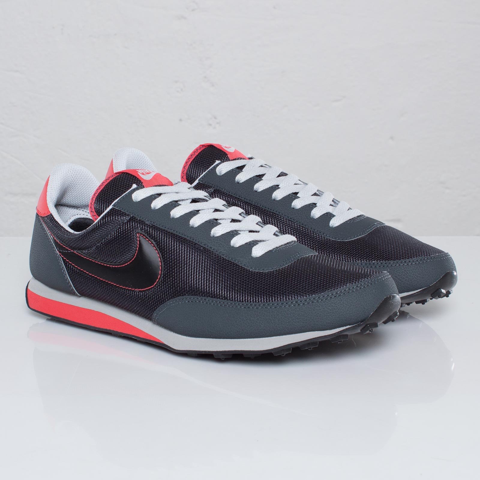 Nike Elite Anthracite Black Neutral Grey Action Red 2