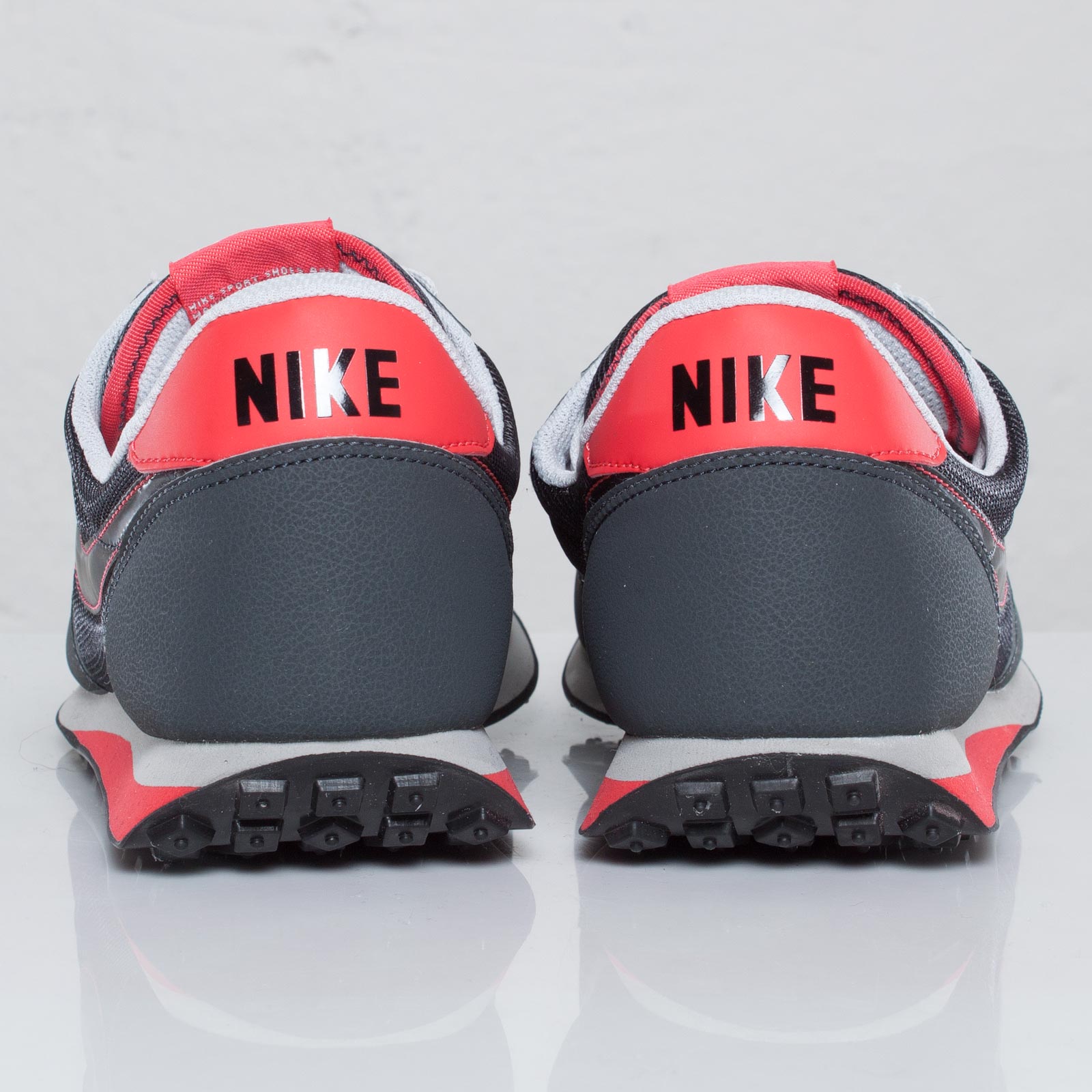 Nike Elite Anthracite Black Neutral Grey Action Red 4