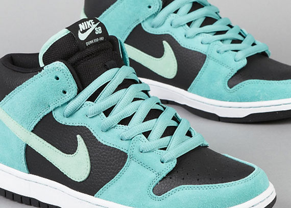 Nike Sb Dunk Mid Pro Black Medium Mint Sea Crystal 1