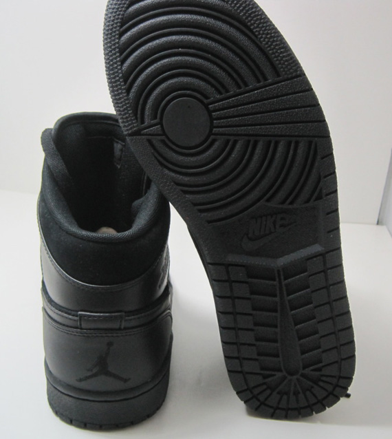 Air Jordan 1 Mid Blackout Fall 2012 1