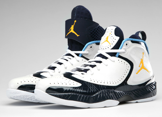 Air Jordan 2012 March Madness Marquette 3