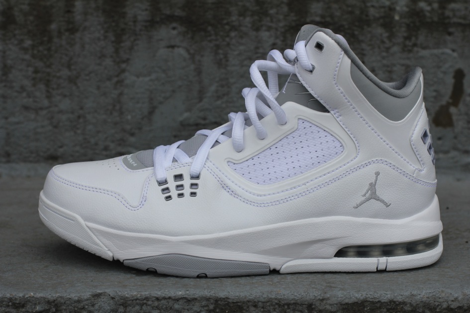 Jordan Flight 23 White Wolf Grey 01