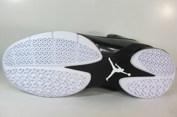 Jordan Fly Wade Blk Wht Release Reminder 1