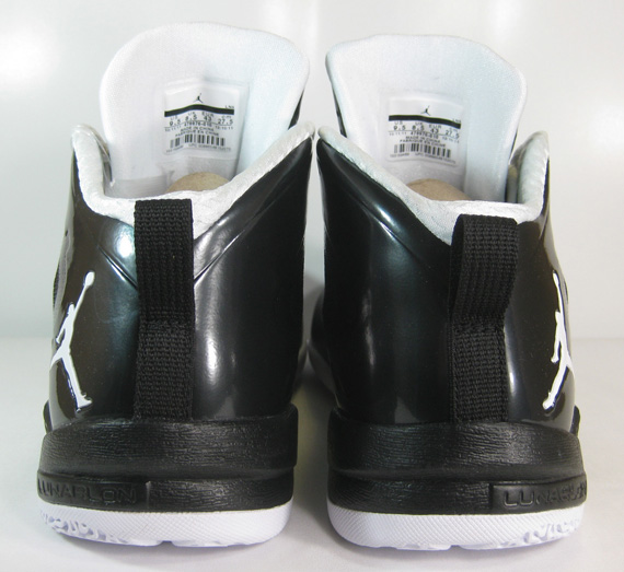 Jordan Fly Wade Blk Wht Release Reminder 2