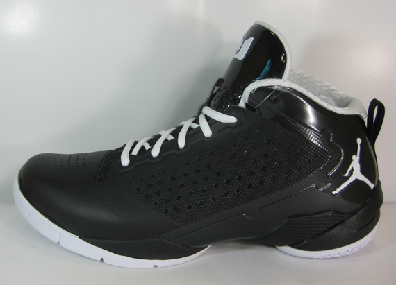 Jordan Fly Wade Blk Wht Release Reminder 3