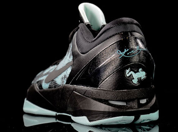 Nike Zoom Kobe VII 'Poison Dart Frog' - Easter