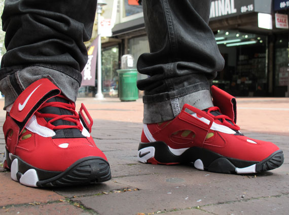 Nike Air Diamond Turf Ii Varsity Red On Feet 1