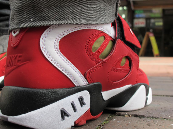 Nike Air Diamond Turf Ii Varsity Red On Feet 4