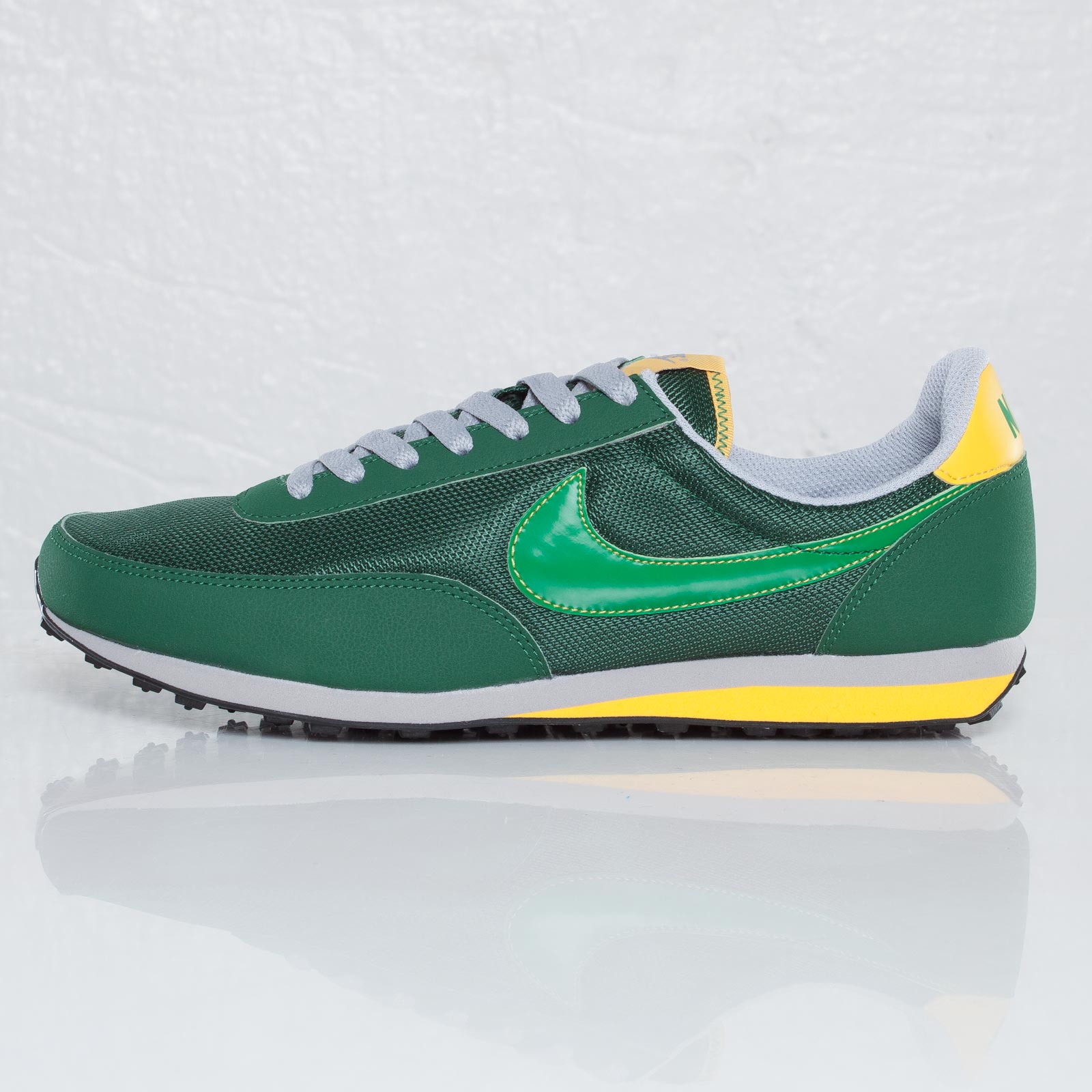Nike Elite Gorge Green Court Green Wolf Grey 2