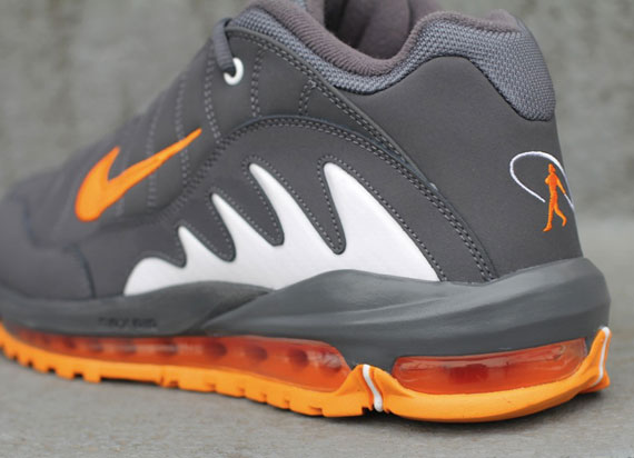 Nike Total Griffey Max 99 Dark Grey Vivid Orange 2