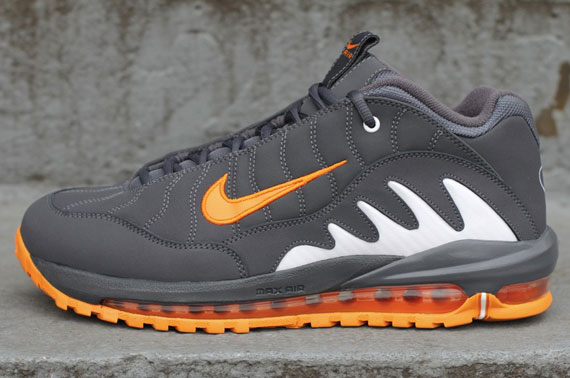 Nike Total Griffey Max 99 Dark Grey Vivid Orange 4