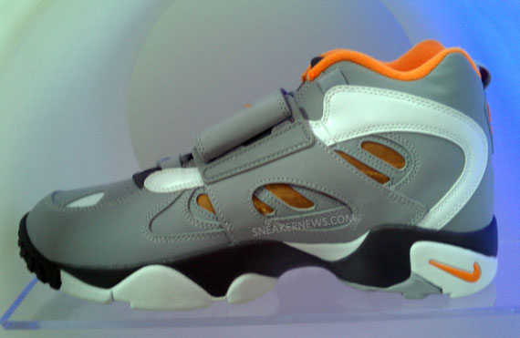 Nike Air Diamond Turf Ii Grey Orange White 21