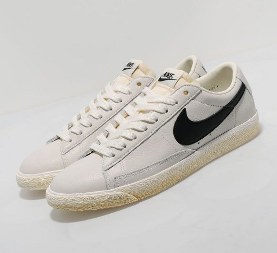 Nike Blazer Low Vntg Sail Black 2