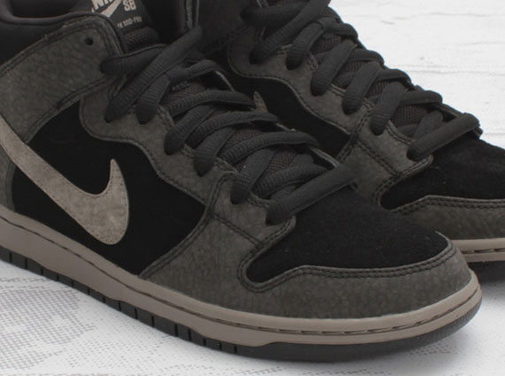 Nike Sb Dunk Mid Black Iron 11