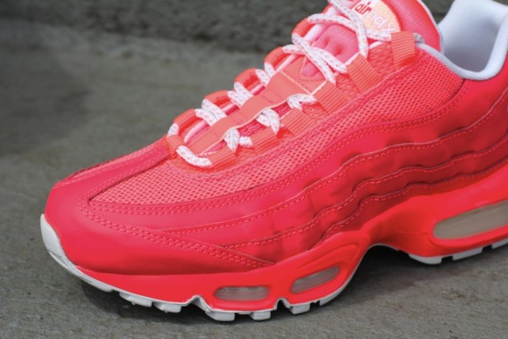 Nike WMNS Air Max 95 'Hot Punch'