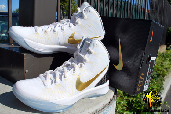 Nike Zoom Hyperdunk 2011 Elite White Metallic Gold Black 1