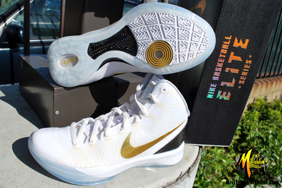 Nike Zoom Hyperdunk 2011 Elite White Metallic Gold Black 2