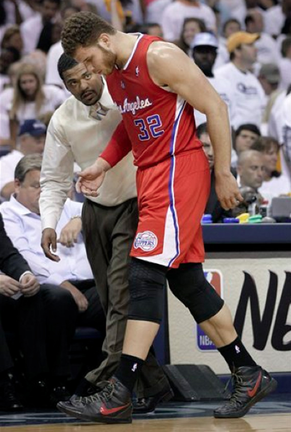 Blake Griffin Tears His Hyperdunk Elite Pe 3