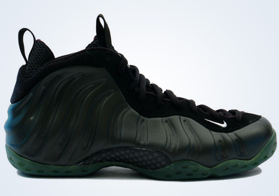 Classics Revisited: Nike Air Foamposite One - Black - Dark Army (2008)