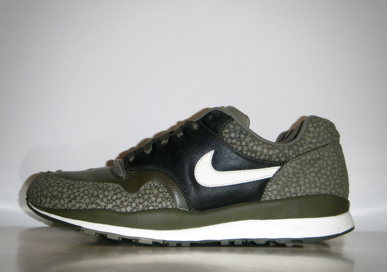 Nike Air Safari Le Holiday 2012 Sample 02