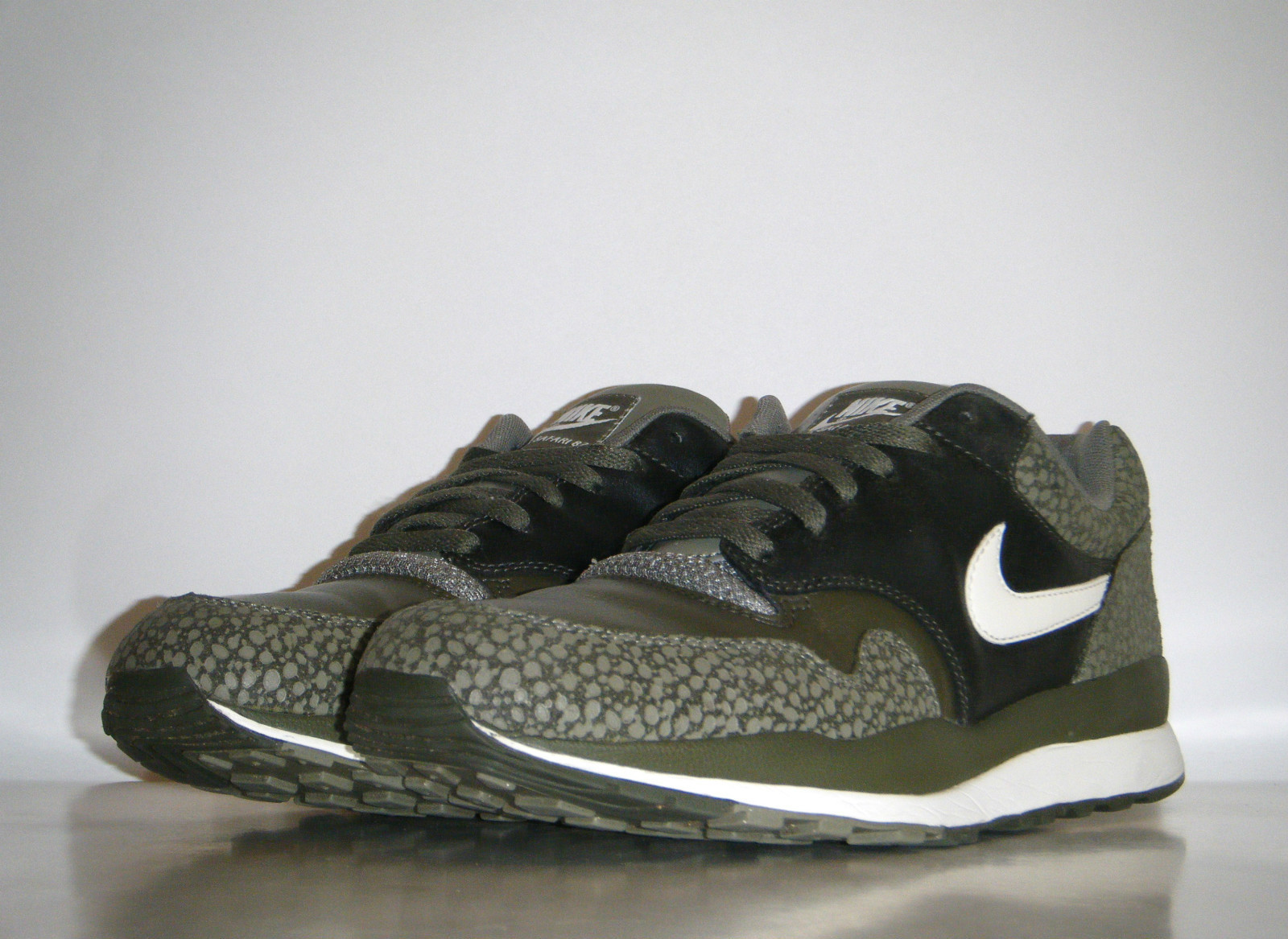 Nike Air Safari Le Holiday 2012 Sample 05