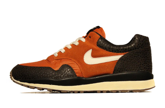 Nike Air Safari Vntg Mesa Orange Sail Black Tea Black 525245 800