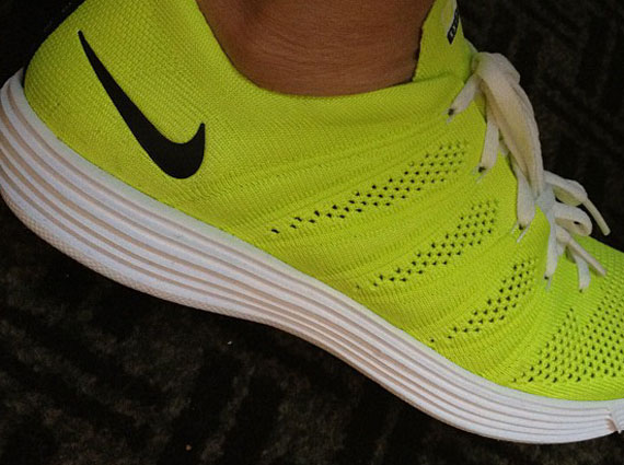 Nike Flyknit Trainer – Volt – Black