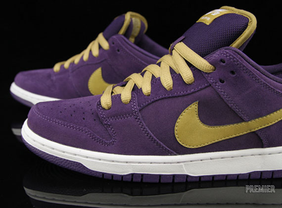 Nike SB Dunk Low 'Crown Royal' - Available