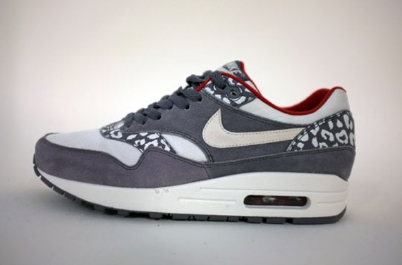 Nke Wmns Air Max 1 Leopard Grey Red 1