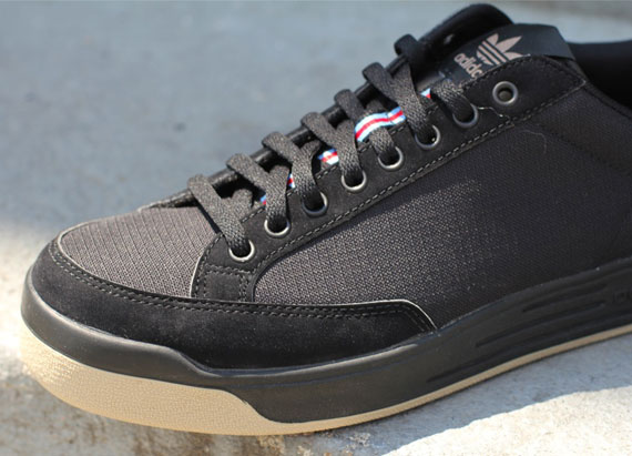 adidas Originals Rod Laver – Black – Gum