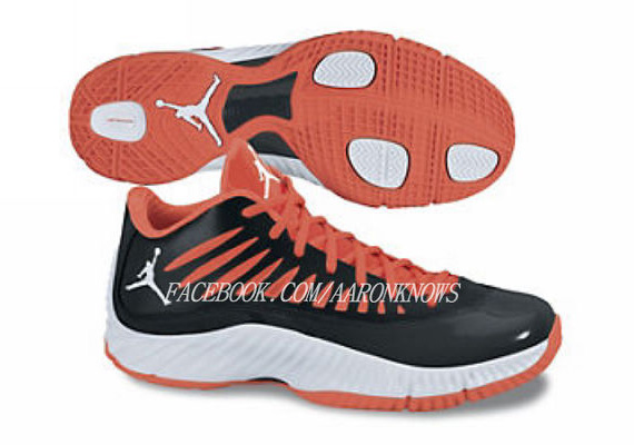 Jordan Superfly Low Black Orange