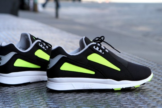 Nike Air Current – Black/Volt – Available