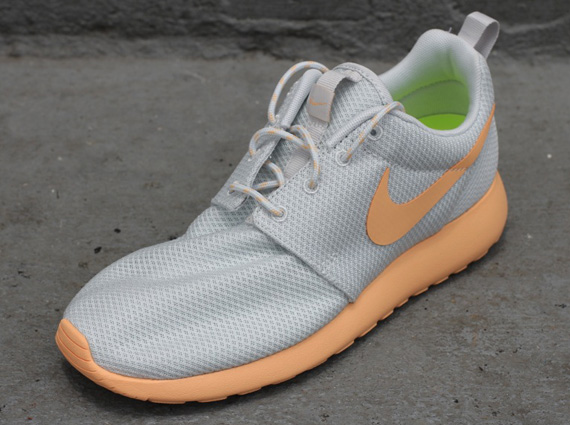 Nike Roshe Run Pure Platinum Orange Chalk 1