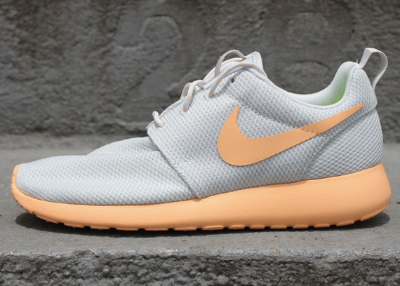 Nike Roshe Run Pure Platinum Orange Chalk 2