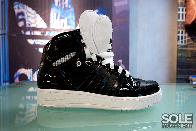Adidas Originals Metro Attitude Logo W 2