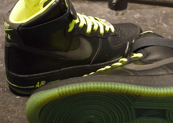 Nike Air Force 1 High - Black - Volt