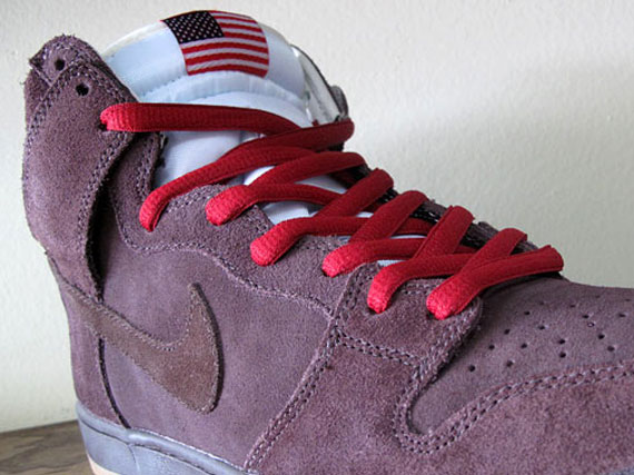 Nike SB Dunk High "Budweiser" - Available