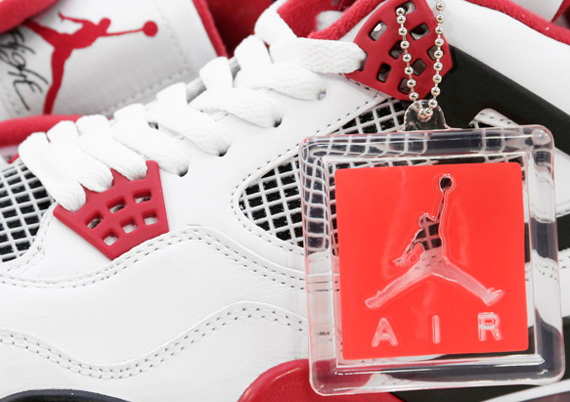 “White/Varsity Red” Air Jordan IV