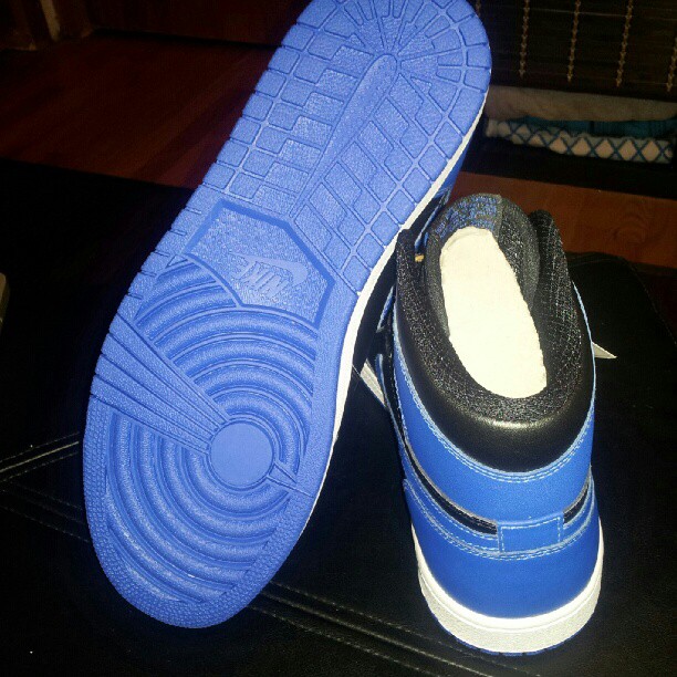 Air Jordan 1 Retro High Black Royal