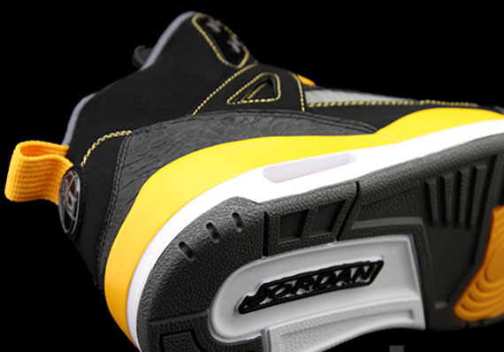 Jordan Spizike Black University Gold