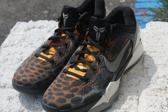 Kobe Vii Cheetah Arriving 1