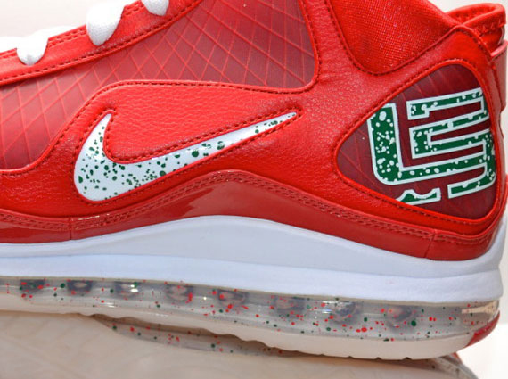 Nike LeBron VII "Christmas/Big Apple" PE