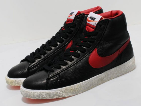 Nike Blazer Mid Prm Vntg Black Gym Red 2