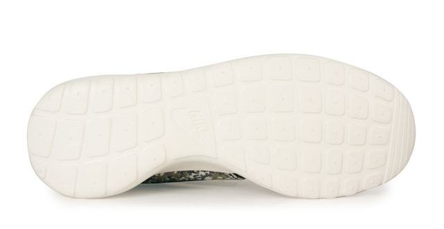 Nike Roshe Run Camo Available 01