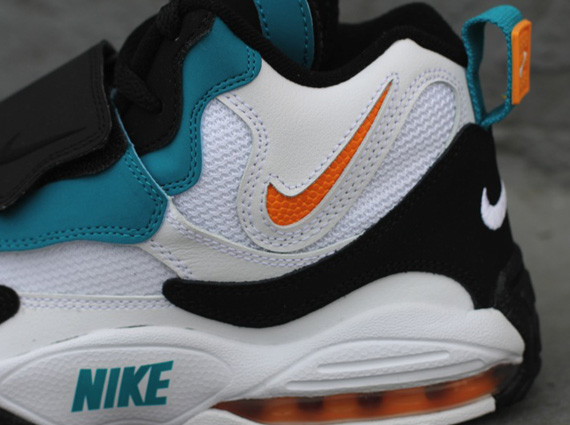 Nike Air Max Speed Turf "Dolphins" - Available